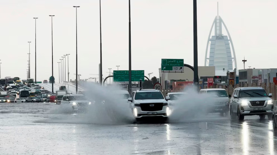 Климатичните промени поразиха Дубай! Невиждан потоп | StandartNews.com