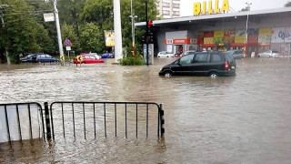 Потоп удави два града. Страшно е