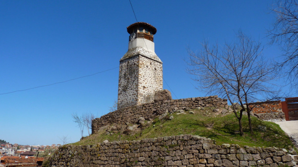 Ще познаете ли коя е втората по възраст часовникова кула в България | StandartNews.com
