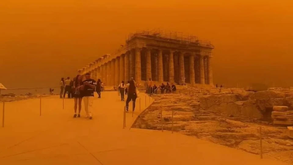Природен феномен връхлетя Гърция, идва ли към България | StandartNews.com