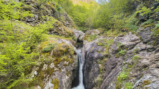 Две екопътеки с множество водопади