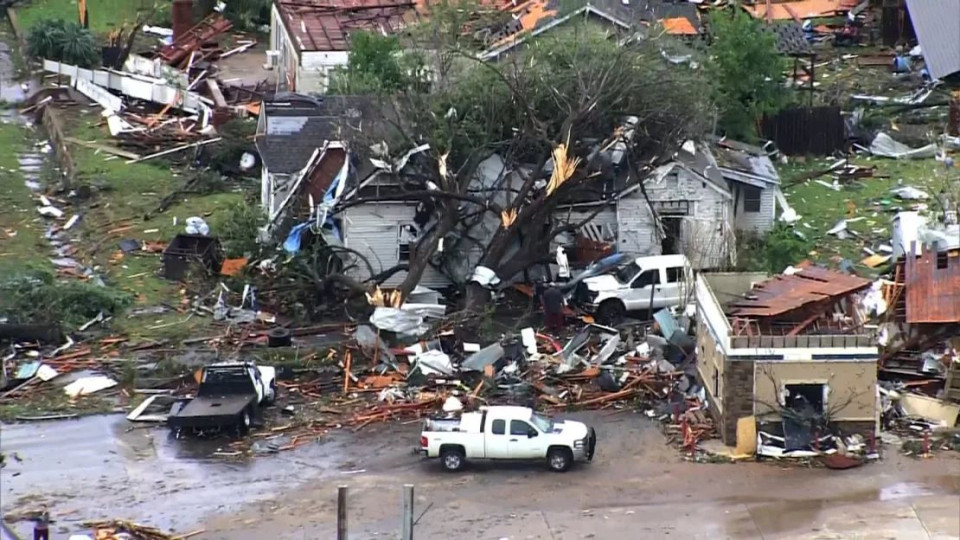 Американски щат плаче. Торнадо уби и рани мнозина | StandartNews.com