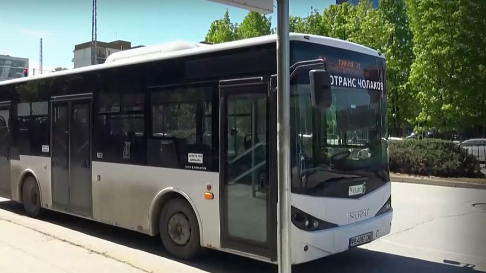 Шофьор на автобус се развилня, погна контрольори и пътници | StandartNews.com