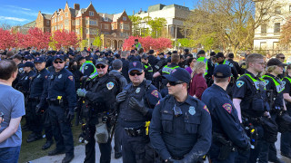Полиция окупира университети в САЩ! Напрежението расте
