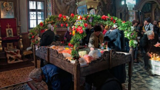 Разпети петък. Защо се минава под масата?