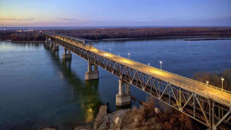 На 100 метра от началото на Дунав мост! Дебне ужасна опасност | StandartNews.com