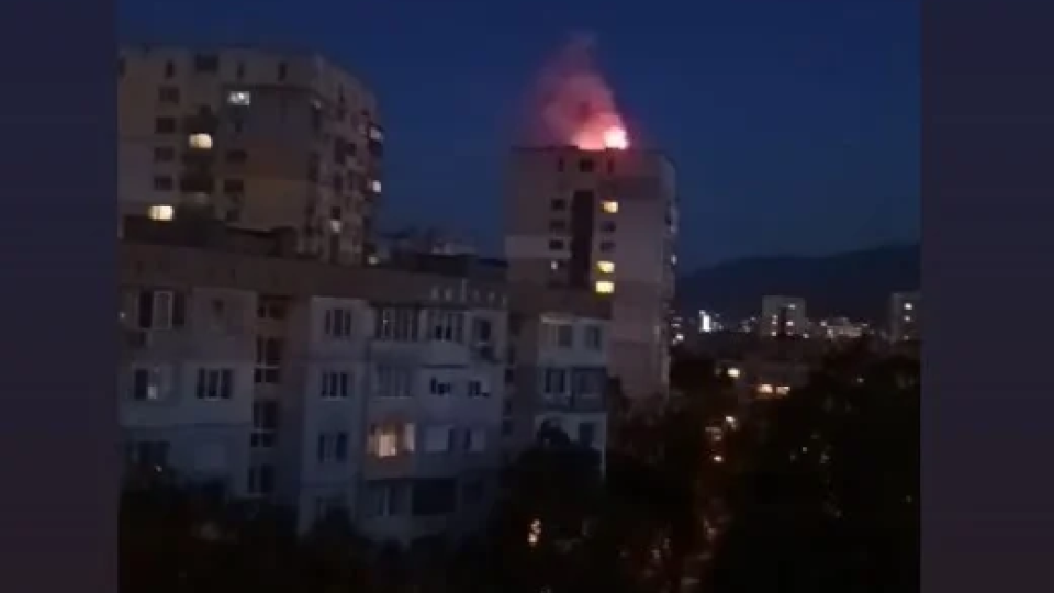 Гърмеж и пламъци вдигнаха столичен квартал на крак | StandartNews.com