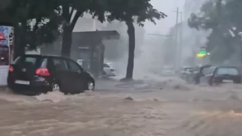 В Плевен е страшно! Библейски потоп (СТРАШНИ СНИМКИ)