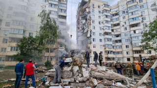 Расте броят на жертвите в поразения жилищен блок в Русия