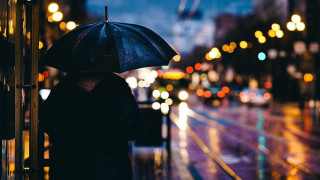 Дъжд потопява половин България, температурите падат