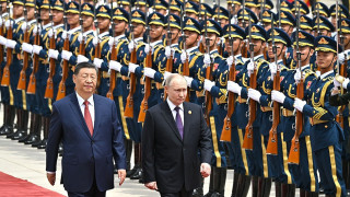 Пред строените войници! Си Цзинпин даде важно обещание на Путин