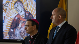 Радев се среща с папа Франциск, българска литургия звучи в Рим