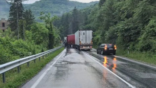Верижна катастрофа! 4 тира се нанизаха и затвориха важен път