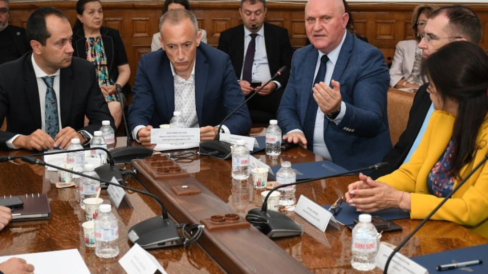 МОН с мощна подкрепа! Вдигат Център за енергийно развитие и нови науки | StandartNews.com
