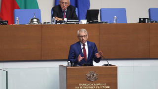 Христо Иванов напусна, Денков сипе жлъч