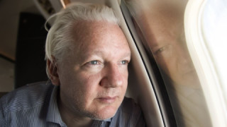 Джулиан Асандж се призна за виновен, но го пуснаха у дома