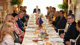 КРИБ и посланици: Политическата стабилност, Еврозоната, ОИСР и Шенген са решаващи за светлия бизнес
