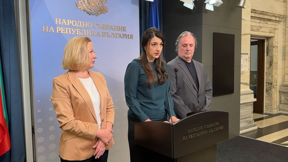 Лена тръгна на война с КПКОНПИ! Хвърли тежки обвинения | StandartNews.com