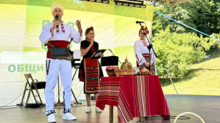 Кметът на Враца облече носията и даде начало на уникално събитие