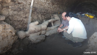 Обрат с уникалната статуя. Лицето й разказа нова история (НЕВЕРОЯТНИ СНИМКИ)