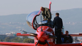Вижте как Радев сваля самолета ВИДЕО