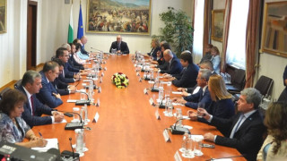 Консултации при Радев. Решават съдбата на служебния кабинет