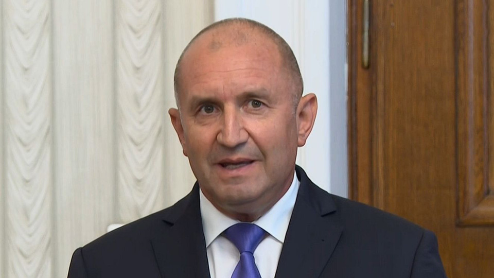 Радев погази Конституцията, хвърли страната в невиждана криза | StandartNews.com