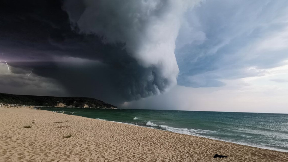 Нещо страшно идва по морето. Meteo Balkans бие тревога | StandartNews.com