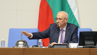 Депутатите се заклеха. Валят сценарии за председател