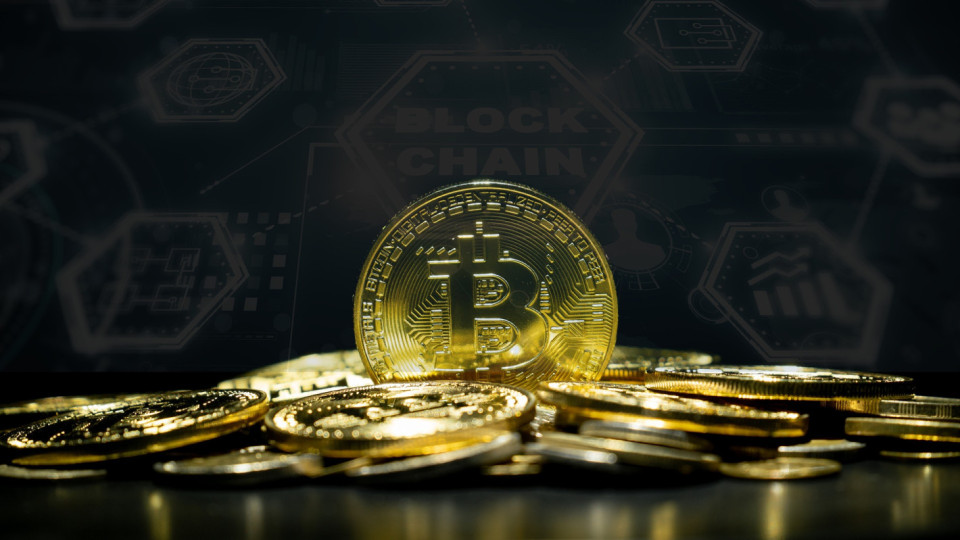 Рекордът падна! Биткойнът мина 100 000 долара | StandartNews.com