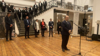 За първи път! Средновековни български мечове събрани в изложба