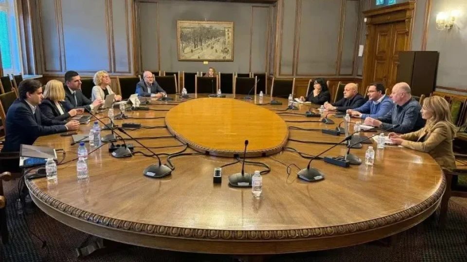 Първа среща между ГЕРБ и ДБ. Има ли надежда | StandartNews.com