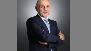 Любимият учител Томи преподавал по дънки  и тениска