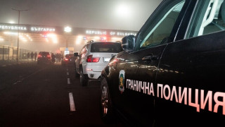 Полицаи от три страни пазят границата с Турция. Какво се случва?
