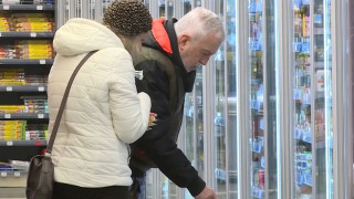 Хора пазаруват и днес в големите вериги магазини. Провали ли се бойкотът?