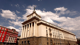 Смяна на местата в парламента. Новият кордон