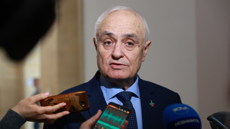 Военният министър проговори за промените по върховете в армията | StandartNews.com