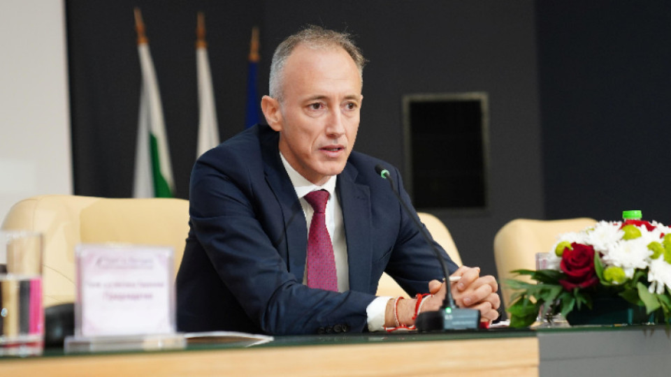 Министър Вълчев с решителен ход за новата забрана в училище | StandartNews.com