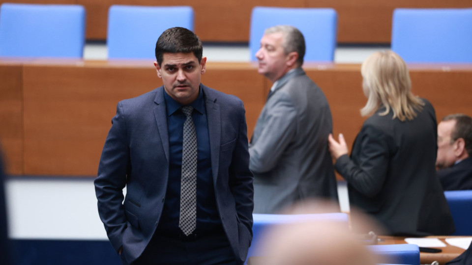 Радостин Василев се завърна като зам.-шеф на парламента | StandartNews.com