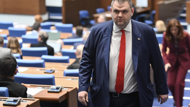Пеевски с моментална реакция: Борисов да свали Доган от гърба си и да се освободи от комплексите си