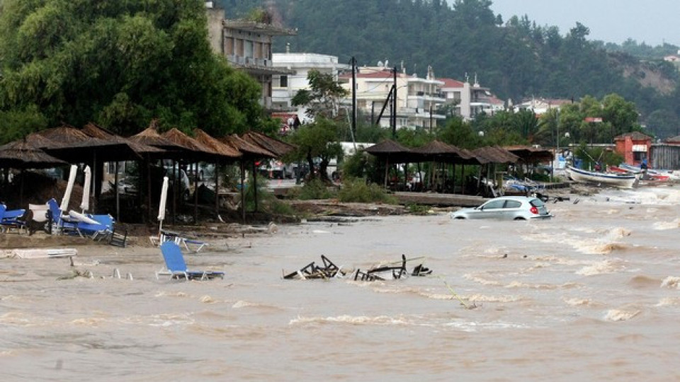Чудовищен потоп в Гърция! Любими острови под вода | StandartNews.com