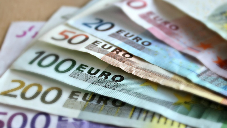 Вземаме назаем първите евробанкноти. БНБ с горещи данни | StandartNews.com