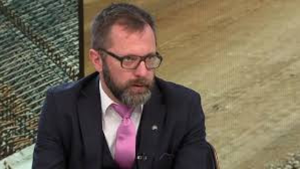 Наглецът от АПИ проговори! Заминава ли си | StandartNews.com