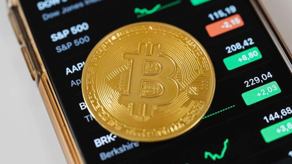 Биткойнът се срина, паника сред инвеститорите | StandartNews.com