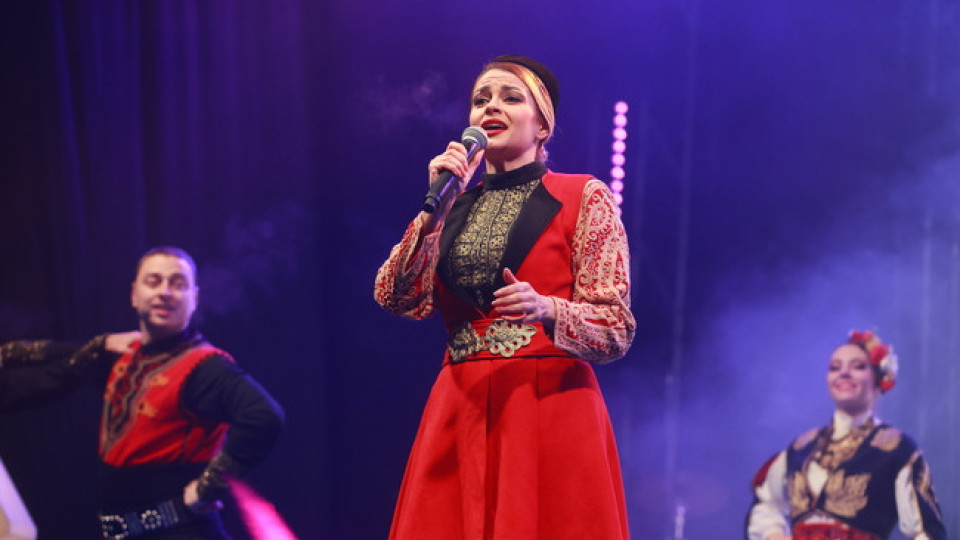 Мария Чакърдъкова пее в Мъглиж за Цветница | StandartNews.com