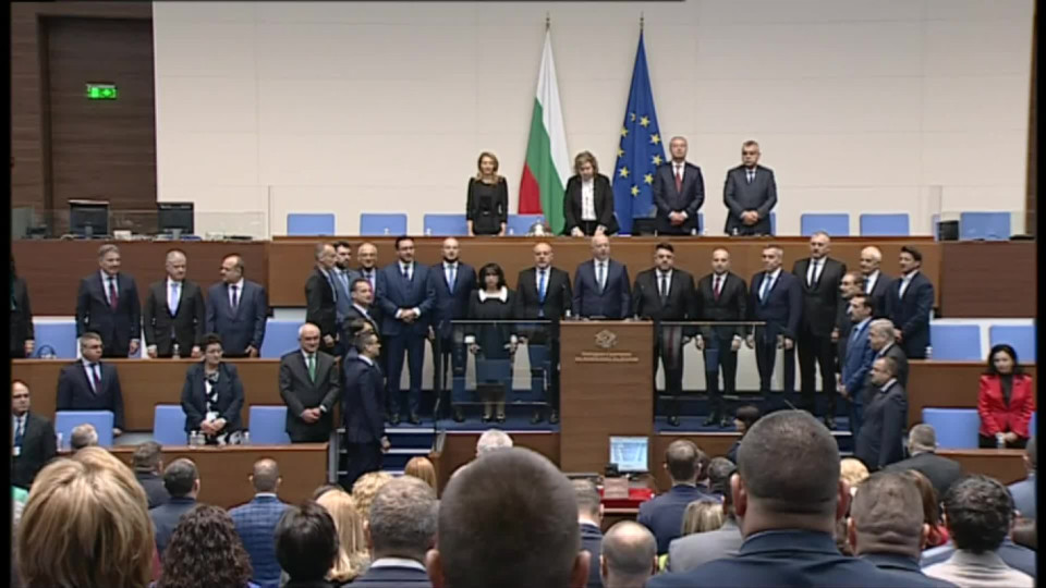 Обрат в парламента. 9 депутати с извънреден ход | StandartNews.com
