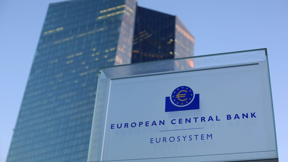 Еврото сваля  лихвите у нас | StandartNews.com