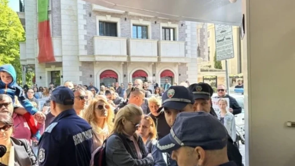 Кръв на протеста в Пловдив. Високо напрежение | StandartNews.com