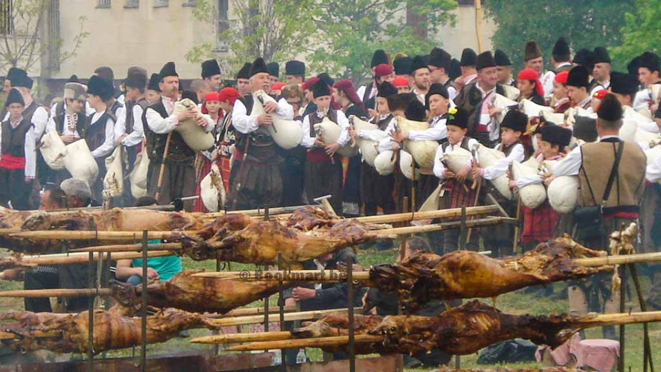 Златоград завъртя 100 чевермета. Уникално видео | StandartNews.com