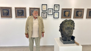 Бетовенови маски, изваяни от Вежди, оживяват в едноименната галерия